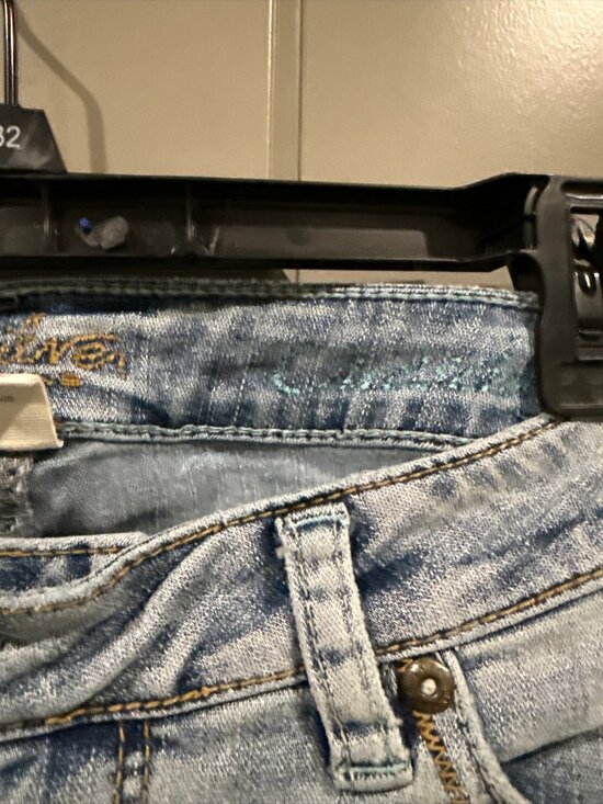 Silver Jeans Co. Tuesday Womens Size W29 Blue Low Rise Denim Jeans Capri 28x33 - Picture 3 of 5